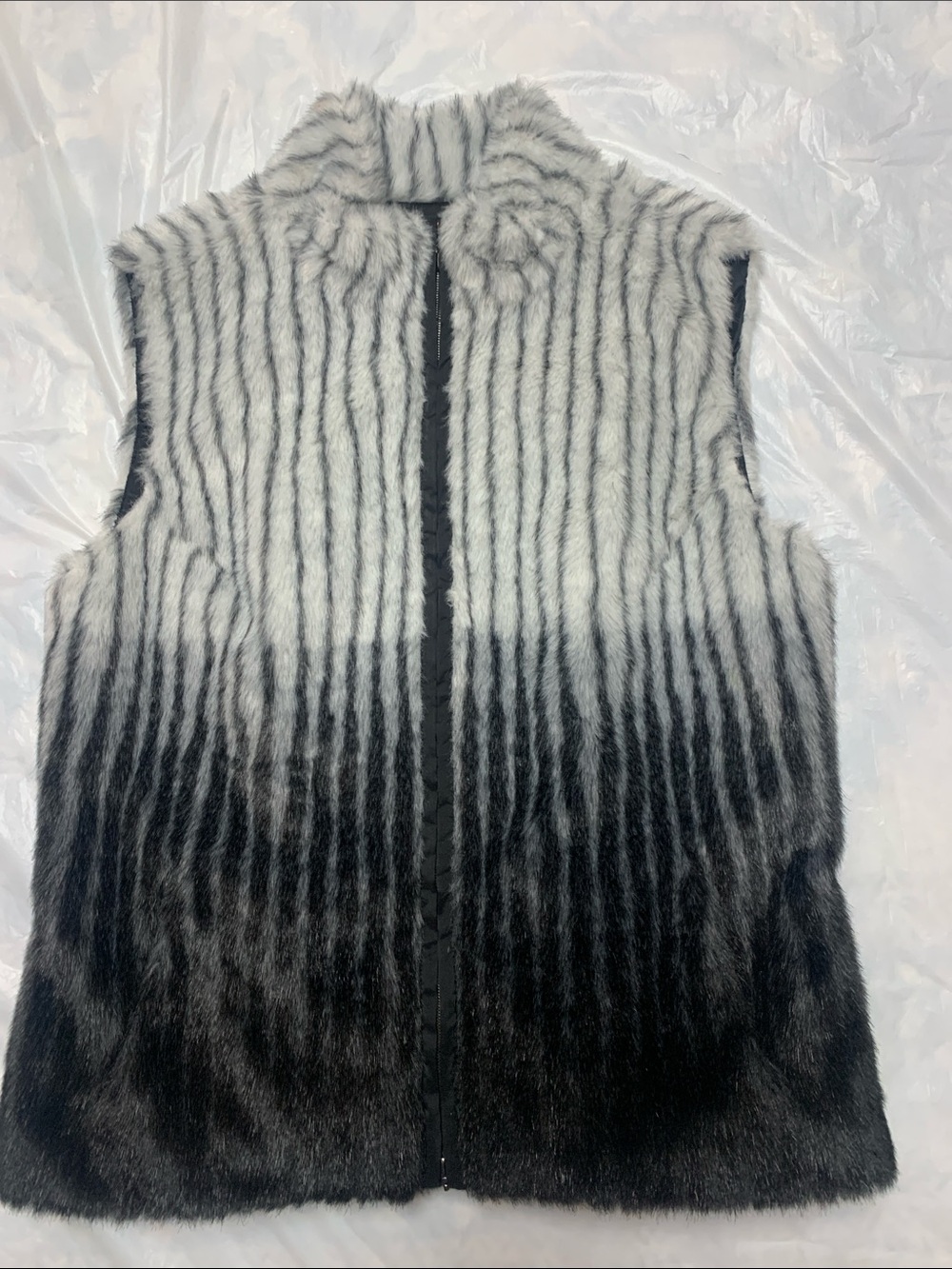 St. John Faux Fur Grey Ombré Zip Up Vest Size 4